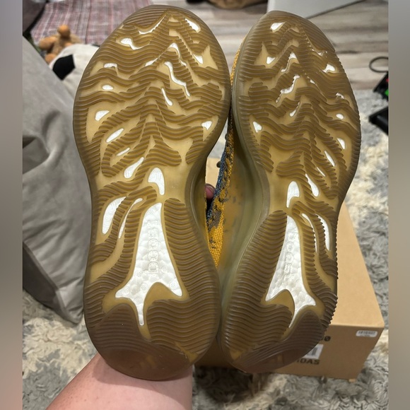 Yeezy Boost 380 - Picture 5 of 7